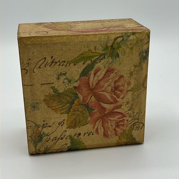 GOLDEN WOOD TREASURE BOX - Picture 2 of 6